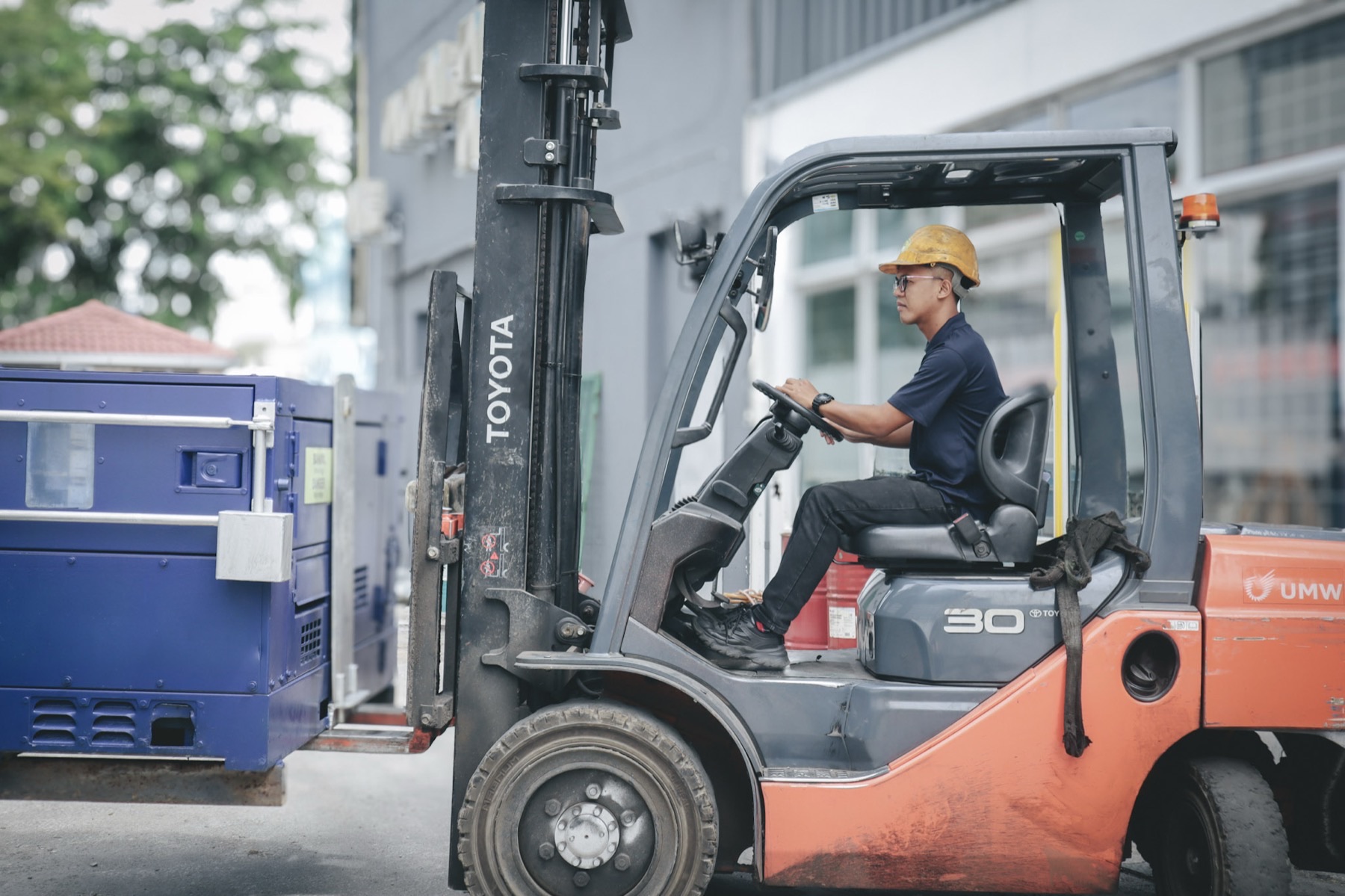 A Dyna technician moving a genset with a forklift