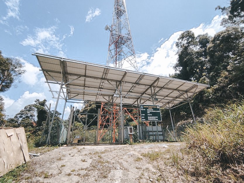 Solar canopy powering a remote telecommunications site