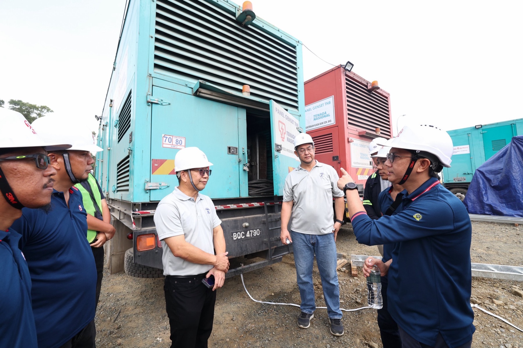 Dyna engineers commissioning an off-grid generator on site